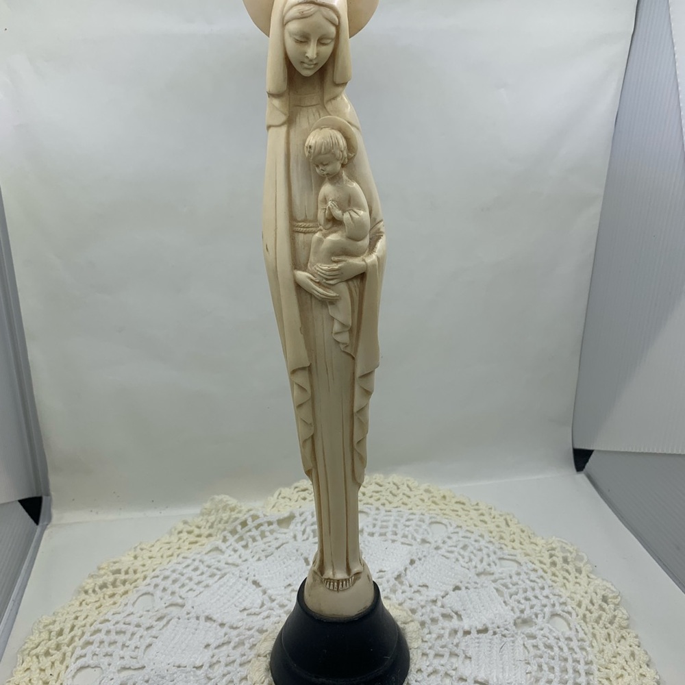 Elegant  Religious Vintage Mother Mary with Baby Jesus Statue